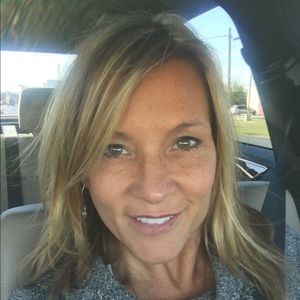 Meet your Posher, Lorie